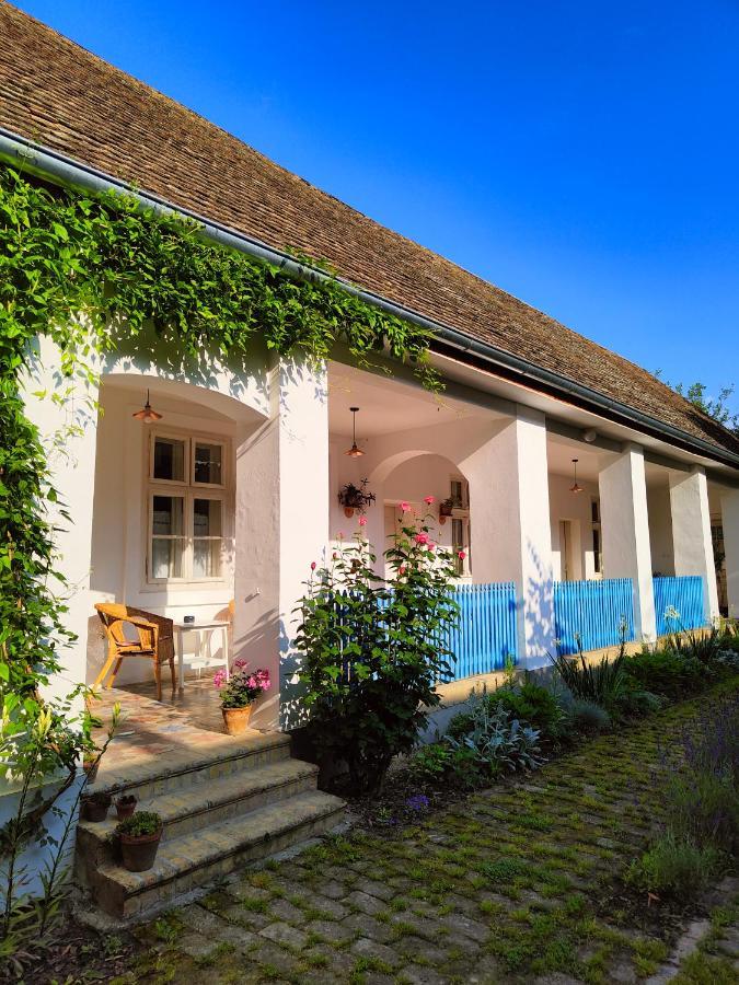 Ethno&Coffee House Tulip Bed and Breakfast Glozan Exterior foto