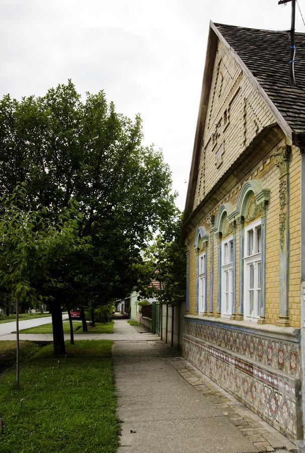Ethno&Coffee House Tulip Bed and Breakfast Glozan Exterior foto
