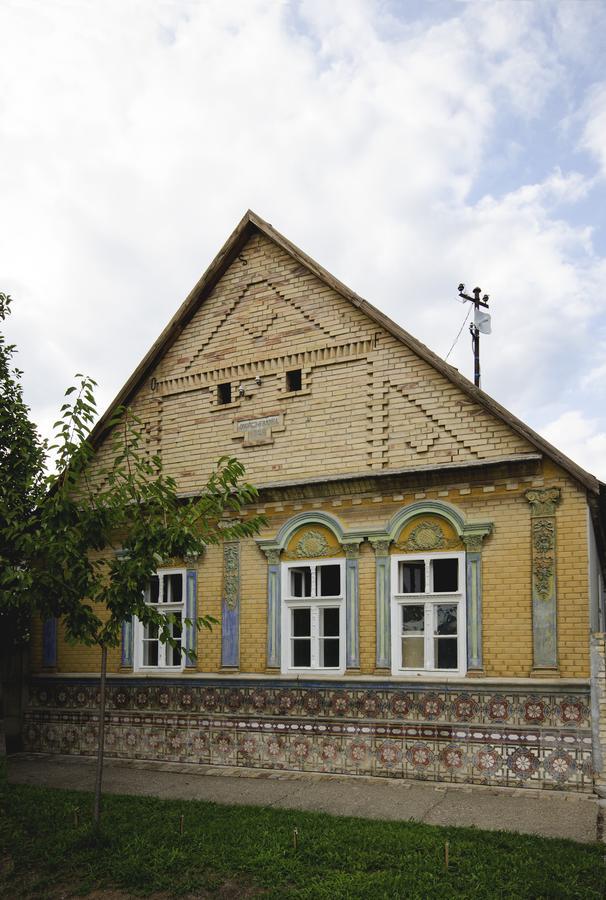 Ethno&Coffee House Tulip Bed and Breakfast Glozan Exterior foto