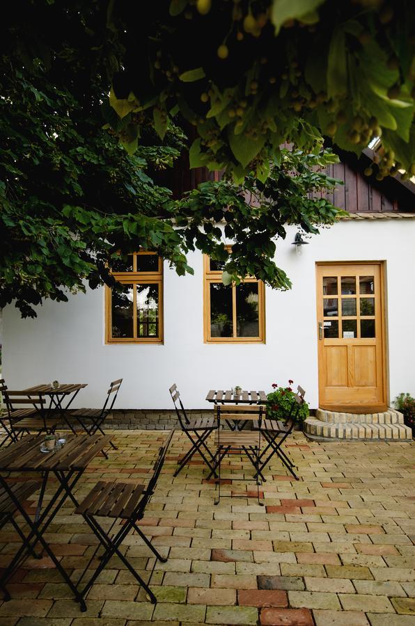 Ethno&Coffee House Tulip Bed and Breakfast Glozan Exterior foto